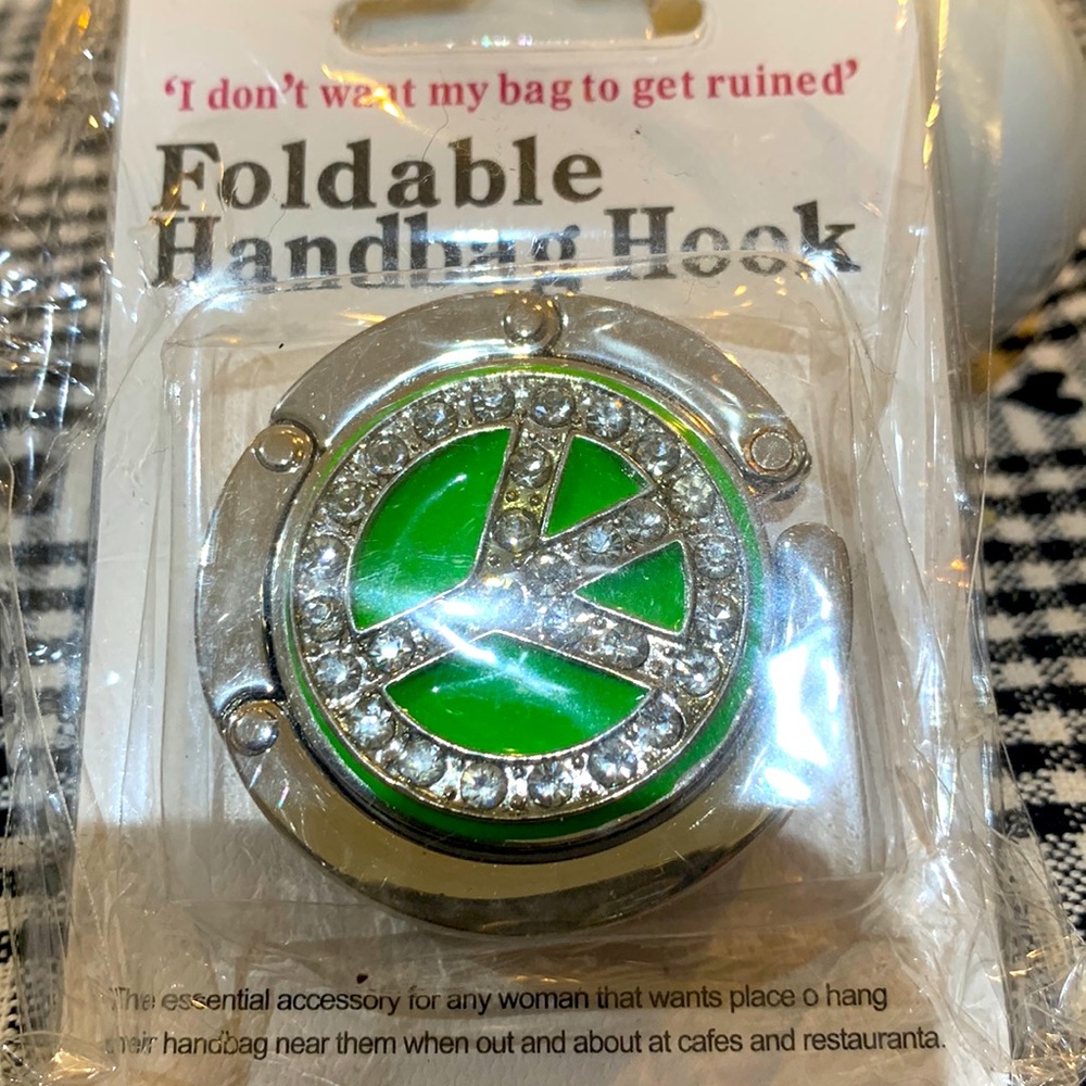 Foldable handbag hook green background with crystal piece sign